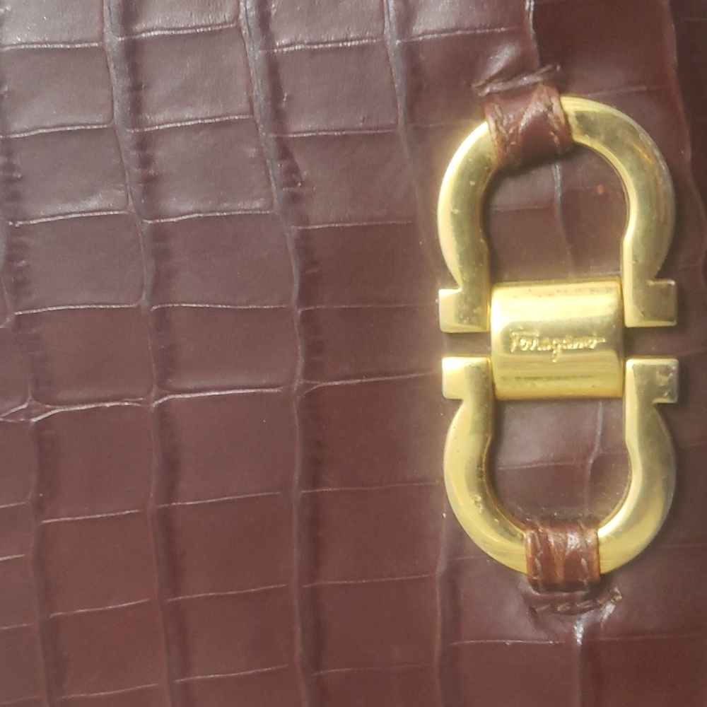 COPY - VINTAGE Salvatore Ferragamo Embossed Made In Italy Purse - Picture 6 of 16